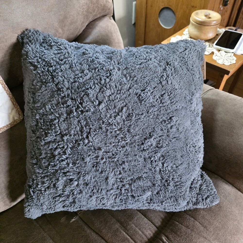 Koolaburra by UGG Gray Decorative Sculpted Faux Fur Pillow 20" x 20" - Picture 9 of 10